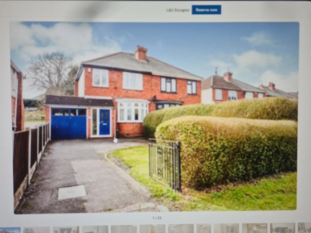 L & J Escapes- 4 Bedrooms Suitable For Contractors And Families- Large Private Parking-10 Minutes To M6 Junction 9 Coseley Kültér fotó